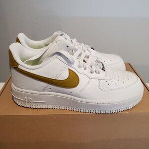 Womens Size 7.5 - Nike Air Force 1 '07 SE - White & Bronzine